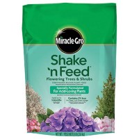Miracle-Gro Shake 'n Feed Continuous Release Plant Food for Flowering Trees and Shrubs, 8-Pound (Slow Release Plant Fertilizer)